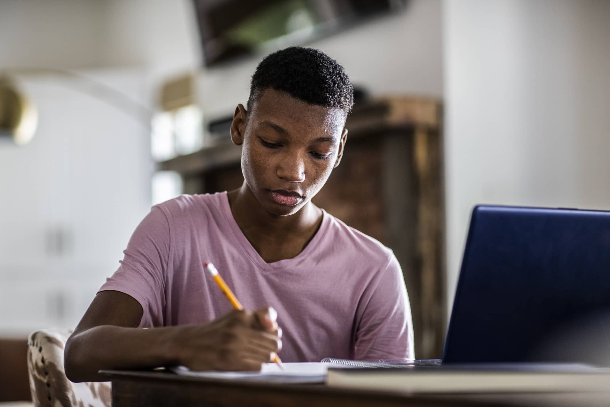 How to Write a Strong College Application Essay