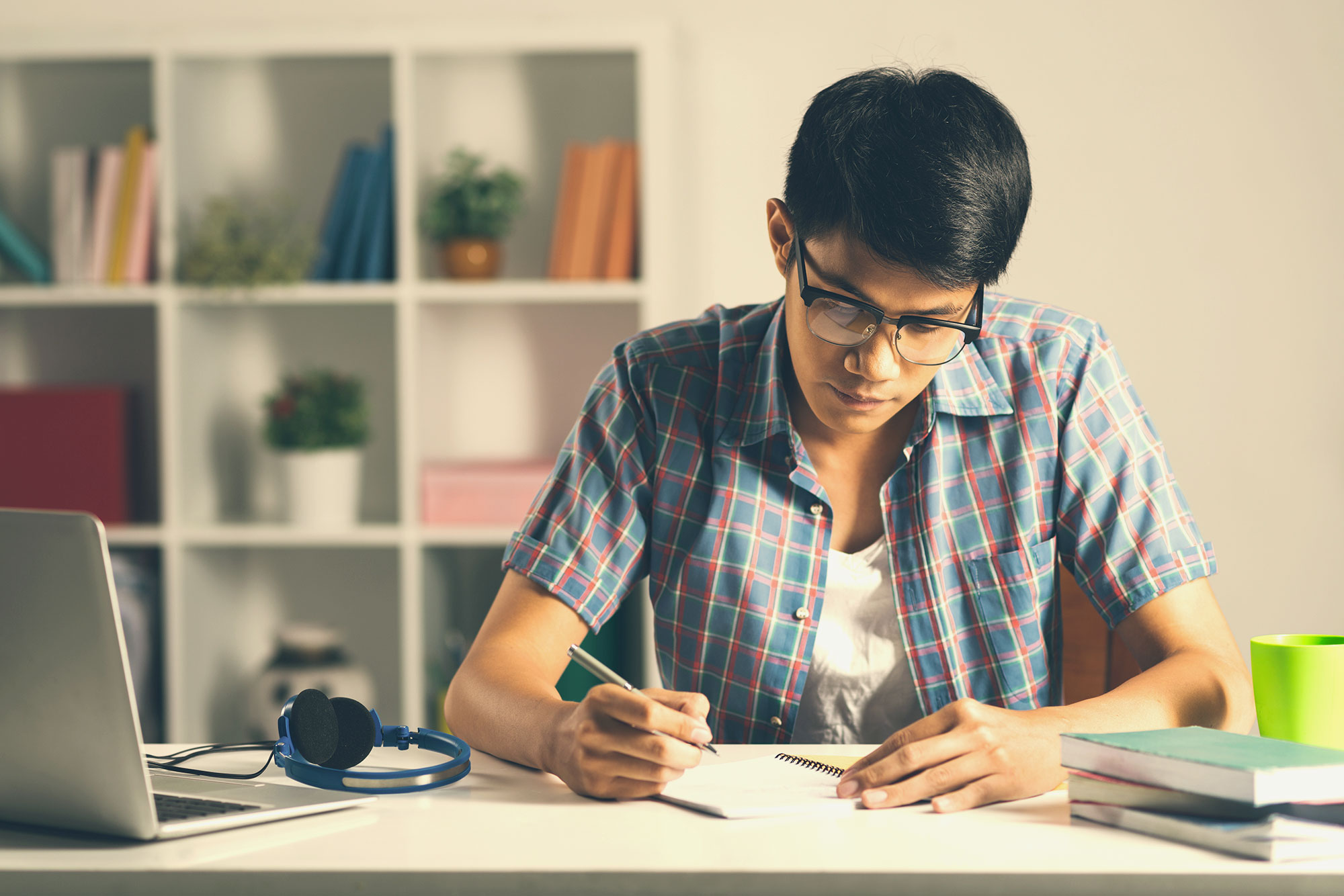 How to Write a Scholarship Essay That Stands Out
